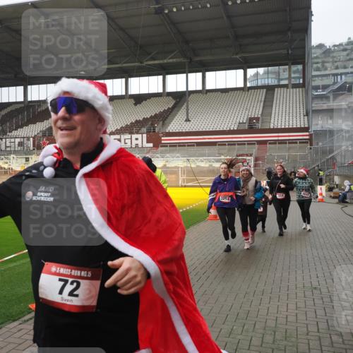 07.12.2025 - St. Pauli X-Mass-Run No. 15 Fabian Wolf http://msf.ph/oto/9419661 07.12.2025 11:33:38 Ziel 56, 62, 72, 73, 85, 94, 103, 110, 142, 181, 260, 340, 349, 354, 378, 1361, 3253, 3254, 4649 meine-sportfotos.de