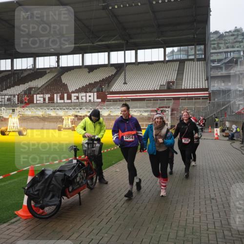 07.12.2025 - St. Pauli X-Mass-Run No. 15 Fabian Wolf http://msf.ph/oto/9419663 07.12.2025 11:33:39 Ziel 56, 62, 72, 73, 85, 94, 103, 110, 142, 181, 229, 239, 260, 340, 349, 354, 378, 1361, 3253, 3254, 4649 meine-sportfotos.de