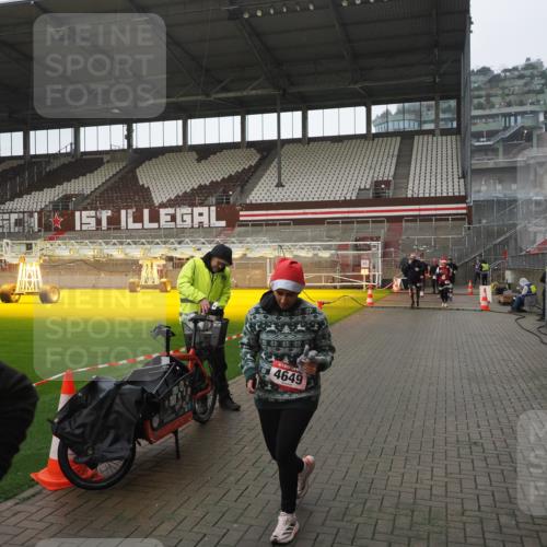 07.12.2025 - St. Pauli X-Mass-Run No. 15 Fabian Wolf http://msf.ph/oto/9419677 07.12.2025 11:33:41 Ziel 56, 62, 72, 73, 85, 94, 103, 110, 142, 181, 229, 239, 260, 340, 349, 354, 378, 1361, 3253, 3254, 3737, 4649 meine-sportfotos.de
