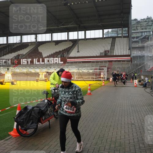 07.12.2025 - St. Pauli X-Mass-Run No. 15 Fabian Wolf http://msf.ph/oto/9419678 07.12.2025 11:33:42 Ziel 56, 62, 72, 73, 85, 94, 103, 110, 142, 181, 229, 239, 260, 340, 349, 354, 378, 1361, 3253, 3254, 3601, 3737, 3740, 4649 meine-sportfotos.de
