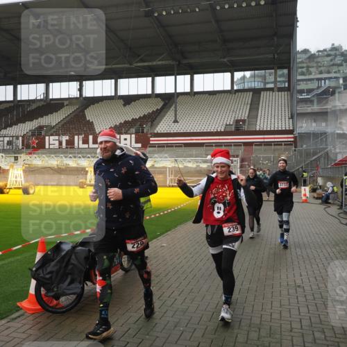 07.12.2025 - St. Pauli X-Mass-Run No. 15 Fabian Wolf http://msf.ph/oto/9419690 07.12.2025 11:33:50 Ziel 229, 239, 354, 378, 2056, 2219, 3601, 3737, 3740, 4649, 4844 meine-sportfotos.de