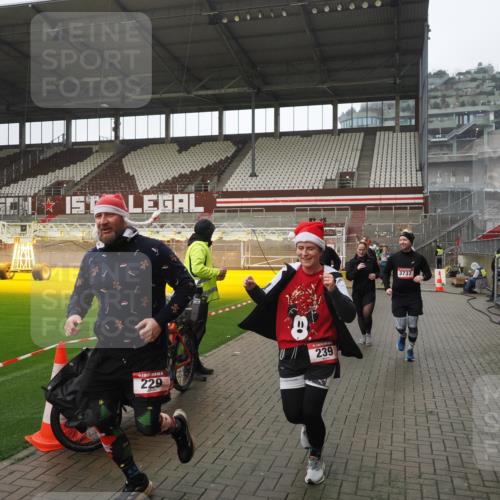 07.12.2025 - St. Pauli X-Mass-Run No. 15 Fabian Wolf http://msf.ph/oto/9419691 07.12.2025 11:33:50 Ziel 229, 239, 354, 378, 2056, 2219, 3601, 3737, 3740, 4649, 4844 meine-sportfotos.de