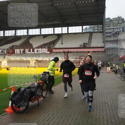 07.12.2025 - St. Pauli X-Mass-Run No. 15 Fabian Wolf http://msf.ph/oto/9419697 07.12.2025 11:33:51 Ziel 229, 239, 354, 378, 2056, 2219, 3601, 3737, 3740, 4844 meine-sportfotos.de