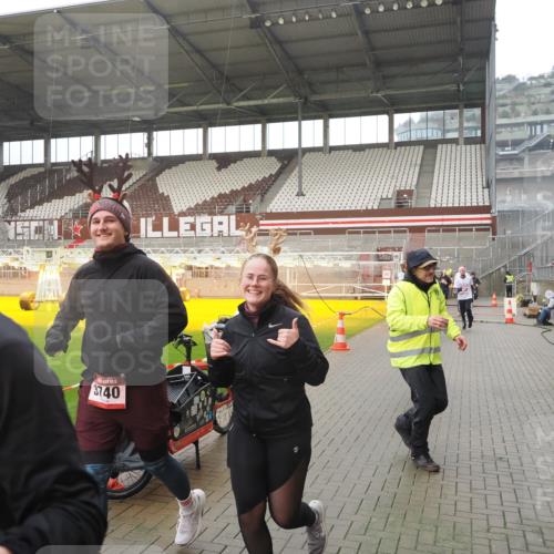07.12.2025 - St. Pauli X-Mass-Run No. 15 Fabian Wolf http://msf.ph/oto/9419704 07.12.2025 11:33:53 Ziel 229, 239, 2056, 2219, 3601, 3737, 3740, 4844 meine-sportfotos.de