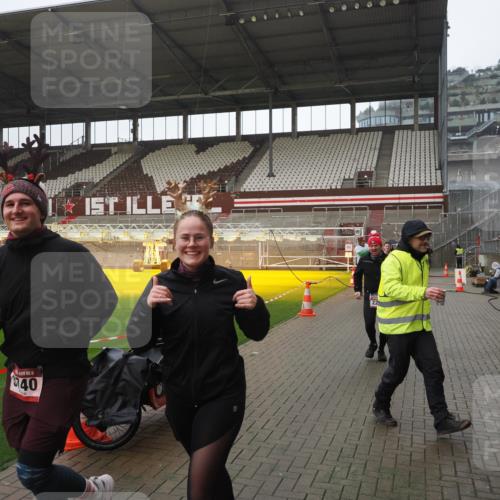 07.12.2025 - St. Pauli X-Mass-Run No. 15 Fabian Wolf http://msf.ph/oto/9419705 07.12.2025 11:33:53 Ziel 229, 239, 2056, 2219, 3601, 3737, 3740, 4844 meine-sportfotos.de