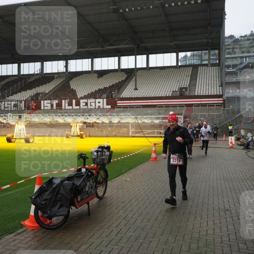 07.12.2025 - St. Pauli X-Mass-Run No. 15 Fabian Wolf http://msf.ph/oto/9419708 07.12.2025 11:33:54 Ziel 229, 239, 2056, 2219, 3139, 3549, 3601, 3737, 3740, 4844 meine-sportfotos.de