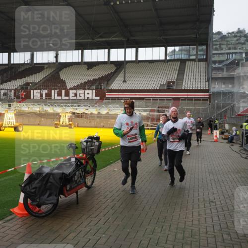 07.12.2025 - St. Pauli X-Mass-Run No. 15 Fabian Wolf http://msf.ph/oto/9419713 07.12.2025 11:33:57 Ziel 229, 239, 2056, 2219, 3139, 3549, 3601, 3737, 3740, 4844 meine-sportfotos.de