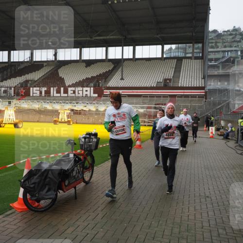 07.12.2025 - St. Pauli X-Mass-Run No. 15 Fabian Wolf http://msf.ph/oto/9419714 07.12.2025 11:33:57 Ziel 229, 239, 2056, 2219, 3139, 3549, 3601, 3737, 3740, 4844 meine-sportfotos.de