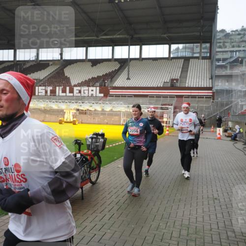 07.12.2025 - St. Pauli X-Mass-Run No. 15 Fabian Wolf http://msf.ph/oto/9419719 07.12.2025 11:33:59 Ziel 229, 239, 2056, 2219, 3139, 3549, 3601, 3737, 3740, 4844 meine-sportfotos.de