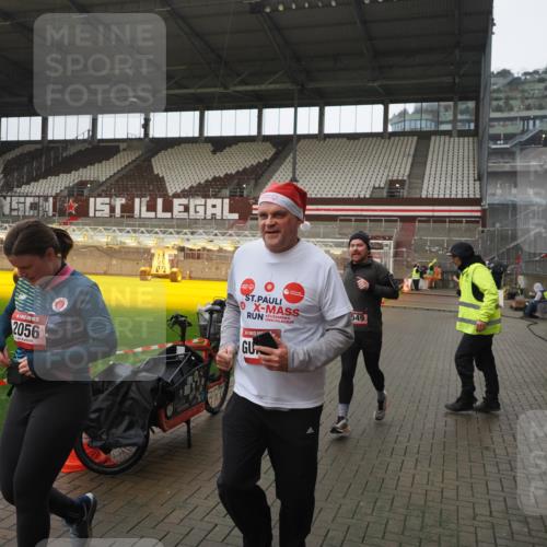 07.12.2025 - St. Pauli X-Mass-Run No. 15 Fabian Wolf http://msf.ph/oto/9419724 07.12.2025 11:34:01 Ziel 2056, 2219, 3139, 3448, 3549, 3601, 3737, 3740, 4844 meine-sportfotos.de