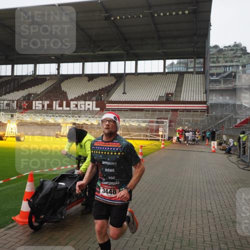 07.12.2025 - St. Pauli X-Mass-Run No. 15 Fabian Wolf http://msf.ph/oto/9419735 07.12.2025 11:34:06 Ziel 2056, 3139, 3448, 3549, 4844 meine-sportfotos.de