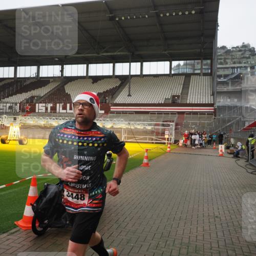 07.12.2025 - St. Pauli X-Mass-Run No. 15 Fabian Wolf http://msf.ph/oto/9419736 07.12.2025 11:34:06 Ziel 2056, 3139, 3448, 3549, 4844 meine-sportfotos.de