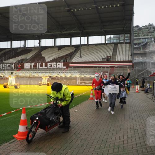 07.12.2025 - St. Pauli X-Mass-Run No. 15 Fabian Wolf http://msf.ph/oto/9419743 07.12.2025 11:34:16 Ziel 820, 825, 864, 869, 871, 1001, 1710, 1908, 2277, 2280, 2635, 3448 meine-sportfotos.de