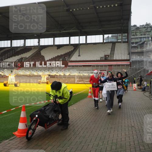 07.12.2025 - St. Pauli X-Mass-Run No. 15 Fabian Wolf http://msf.ph/oto/9419744 07.12.2025 11:34:16 Ziel 820, 825, 864, 869, 871, 1001, 1710, 1908, 2277, 2280, 2635, 3448 meine-sportfotos.de