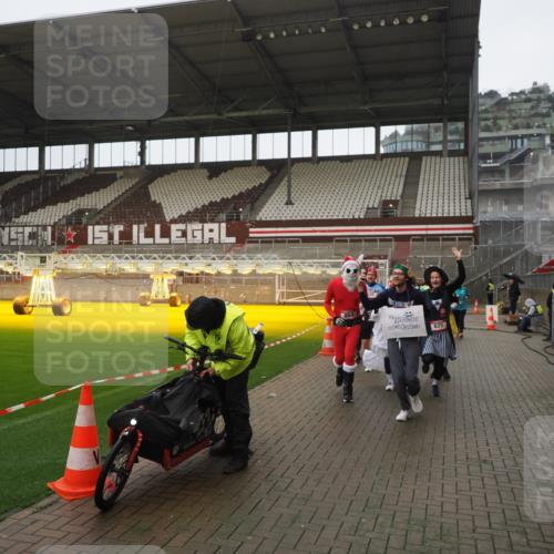 07.12.2025 - St. Pauli X-Mass-Run No. 15 Fabian Wolf http://msf.ph/oto/9419745 07.12.2025 11:34:16 Ziel 820, 825, 864, 869, 871, 1001, 1710, 1908, 2277, 2280, 2635, 3448 meine-sportfotos.de