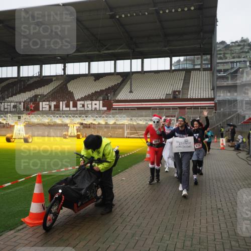 07.12.2025 - St. Pauli X-Mass-Run No. 15 Fabian Wolf http://msf.ph/oto/9419746 07.12.2025 11:34:17 Ziel 820, 825, 864, 869, 871, 1001, 1710, 1908, 2277, 2280, 2635, 3387, 3448 meine-sportfotos.de