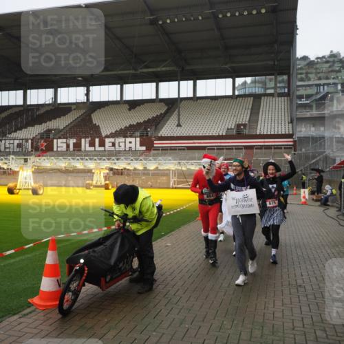 07.12.2025 - St. Pauli X-Mass-Run No. 15 Fabian Wolf http://msf.ph/oto/9419747 07.12.2025 11:34:17 Ziel 820, 825, 864, 869, 871, 1001, 1710, 1908, 2277, 2280, 2635, 3387, 3448 meine-sportfotos.de