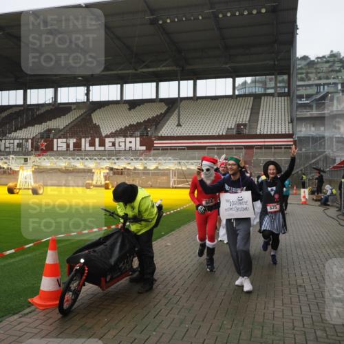 07.12.2025 - St. Pauli X-Mass-Run No. 15 Fabian Wolf http://msf.ph/oto/9419748 07.12.2025 11:34:17 Ziel 820, 825, 864, 869, 871, 1001, 1710, 1908, 2277, 2280, 2635, 3387, 3448 meine-sportfotos.de