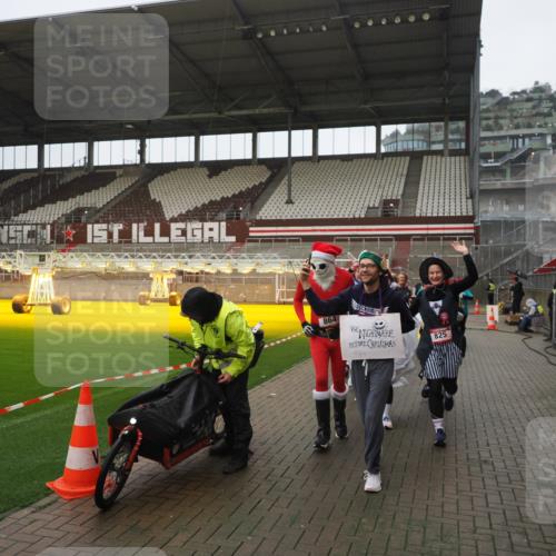07.12.2025 - St. Pauli X-Mass-Run No. 15 Fabian Wolf http://msf.ph/oto/9419749 07.12.2025 11:34:17 Ziel 820, 825, 864, 869, 871, 1001, 1710, 1908, 2277, 2280, 2635, 3387, 3448 meine-sportfotos.de