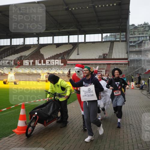 07.12.2025 - St. Pauli X-Mass-Run No. 15 Fabian Wolf http://msf.ph/oto/9419751 07.12.2025 11:34:18 Ziel 820, 825, 864, 869, 871, 1001, 1710, 1908, 2277, 2280, 2635, 3387, 3448 meine-sportfotos.de