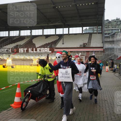 07.12.2025 - St. Pauli X-Mass-Run No. 15 Fabian Wolf http://msf.ph/oto/9419752 07.12.2025 11:34:18 Ziel 820, 825, 864, 869, 871, 1001, 1710, 1908, 2277, 2280, 2635, 3387, 3448 meine-sportfotos.de