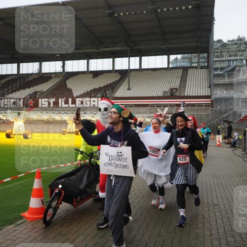 07.12.2025 - St. Pauli X-Mass-Run No. 15 Fabian Wolf http://msf.ph/oto/9419753 07.12.2025 11:34:18 Ziel 820, 825, 864, 869, 871, 1001, 1710, 1908, 2277, 2280, 2635, 3387, 3448 meine-sportfotos.de