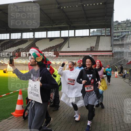 07.12.2025 - St. Pauli X-Mass-Run No. 15 Fabian Wolf http://msf.ph/oto/9419755 07.12.2025 11:34:19 Ziel 820, 825, 864, 869, 871, 1001, 1710, 1908, 2277, 2280, 2635, 2809, 3387, 3448 meine-sportfotos.de