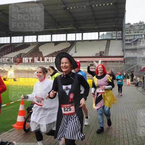 07.12.2025 - St. Pauli X-Mass-Run No. 15 Fabian Wolf http://msf.ph/oto/9419758 07.12.2025 11:34:19 Ziel 820, 825, 864, 869, 871, 1001, 1710, 1908, 2277, 2280, 2635, 2809, 3387, 3448 meine-sportfotos.de