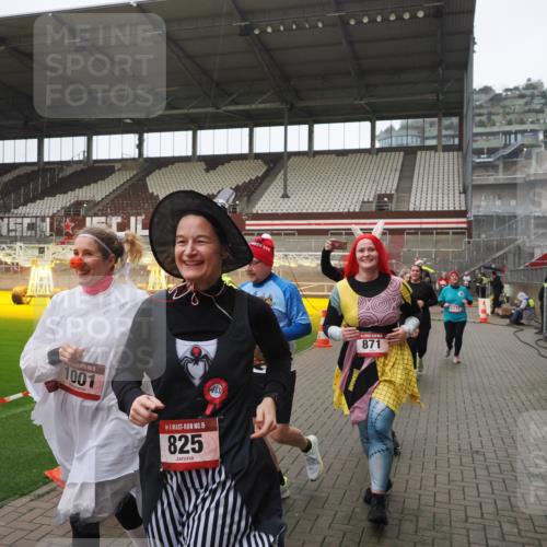 07.12.2025 - St. Pauli X-Mass-Run No. 15 Fabian Wolf http://msf.ph/oto/9419759 07.12.2025 11:34:19 Ziel 820, 825, 864, 869, 871, 1001, 1710, 1908, 2277, 2280, 2635, 2809, 3387, 3448 meine-sportfotos.de