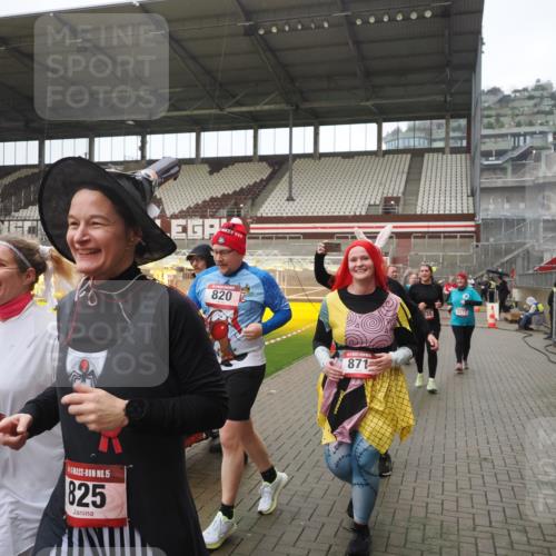 07.12.2025 - St. Pauli X-Mass-Run No. 15 Fabian Wolf http://msf.ph/oto/9419760 07.12.2025 11:34:20 Ziel 820, 825, 864, 869, 871, 1001, 1710, 1908, 2277, 2280, 2635, 2809, 3387, 3448 meine-sportfotos.de