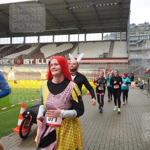 07.12.2025 - St. Pauli X-Mass-Run No. 15 Fabian Wolf http://msf.ph/oto/9419764 07.12.2025 11:34:20 Ziel 820, 825, 864, 869, 871, 1001, 1710, 1908, 2277, 2280, 2635, 2809, 3387, 3448 meine-sportfotos.de