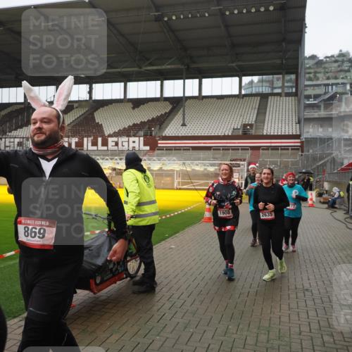 07.12.2025 - St. Pauli X-Mass-Run No. 15 Fabian Wolf http://msf.ph/oto/9419767 07.12.2025 11:34:21 Ziel 820, 825, 864, 869, 871, 1001, 1710, 1908, 2277, 2280, 2635, 2809, 3387 meine-sportfotos.de