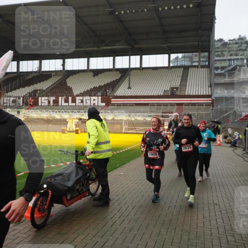 07.12.2025 - St. Pauli X-Mass-Run No. 15 Fabian Wolf http://msf.ph/oto/9419768 07.12.2025 11:34:21 Ziel 820, 825, 864, 869, 871, 1001, 1710, 1908, 2277, 2280, 2635, 2809, 3387 meine-sportfotos.de
