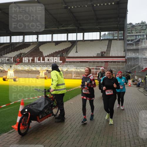 07.12.2025 - St. Pauli X-Mass-Run No. 15 Fabian Wolf http://msf.ph/oto/9419769 07.12.2025 11:34:21 Ziel 820, 825, 864, 869, 871, 1001, 1710, 1908, 2277, 2280, 2635, 2809, 3387 meine-sportfotos.de