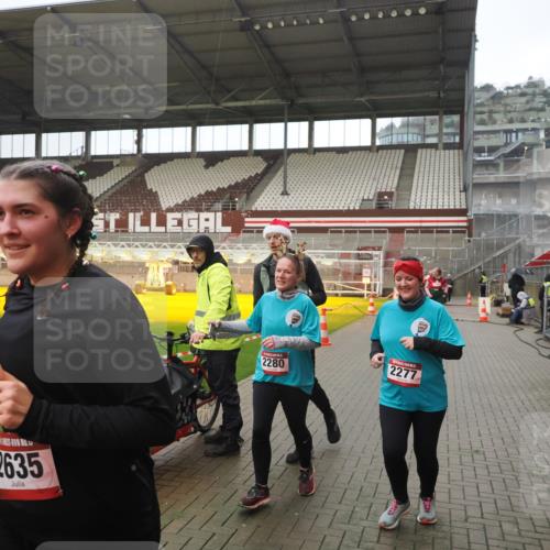 07.12.2025 - St. Pauli X-Mass-Run No. 15 Fabian Wolf http://msf.ph/oto/9419778 07.12.2025 11:34:23 Ziel 820, 825, 864, 869, 871, 1001, 1710, 1908, 2277, 2280, 2635, 2809, 3387 meine-sportfotos.de