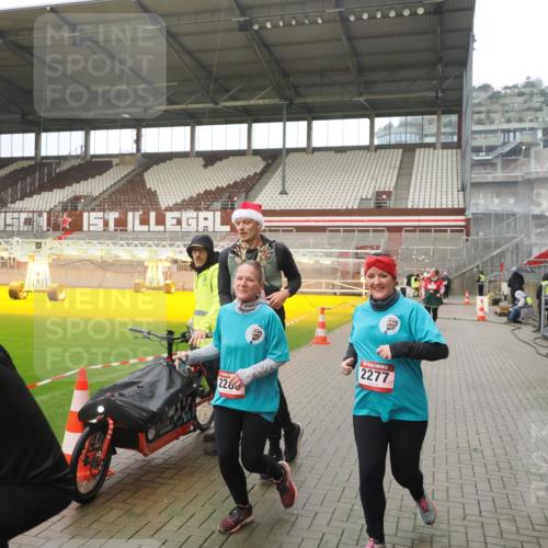 07.12.2025 - St. Pauli X-Mass-Run No. 15 Fabian Wolf http://msf.ph/oto/9419779 07.12.2025 11:34:23 Ziel 820, 825, 864, 869, 871, 1001, 1710, 1908, 2277, 2280, 2635, 2809, 3387 meine-sportfotos.de