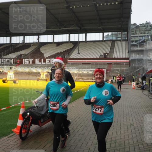 07.12.2025 - St. Pauli X-Mass-Run No. 15 Fabian Wolf http://msf.ph/oto/9419780 07.12.2025 11:34:24 Ziel 820, 825, 864, 869, 871, 1001, 1710, 1908, 2277, 2280, 2635, 2809, 3387 meine-sportfotos.de