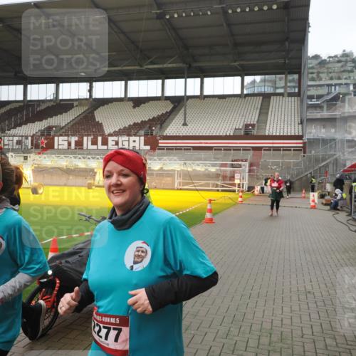 07.12.2025 - St. Pauli X-Mass-Run No. 15 Fabian Wolf http://msf.ph/oto/9419783 07.12.2025 11:34:24 Ziel 820, 825, 864, 869, 871, 1001, 1710, 1908, 2277, 2280, 2635, 2809, 3387 meine-sportfotos.de