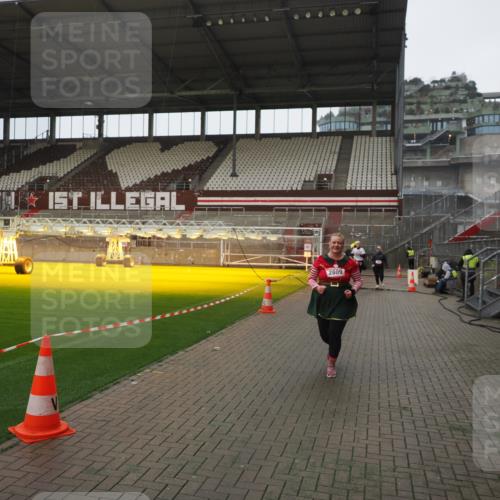 07.12.2025 - St. Pauli X-Mass-Run No. 15 Fabian Wolf http://msf.ph/oto/9419785 07.12.2025 11:34:28 Ziel 704, 782, 820, 864, 869, 871, 1001, 1908, 2277, 2280, 2635, 2809, 3387 meine-sportfotos.de