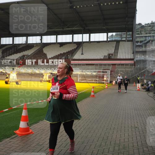 07.12.2025 - St. Pauli X-Mass-Run No. 15 Fabian Wolf http://msf.ph/oto/9419793 07.12.2025 11:34:30 Ziel 704, 782, 1908, 2277, 2280, 2635, 2809, 3387 meine-sportfotos.de