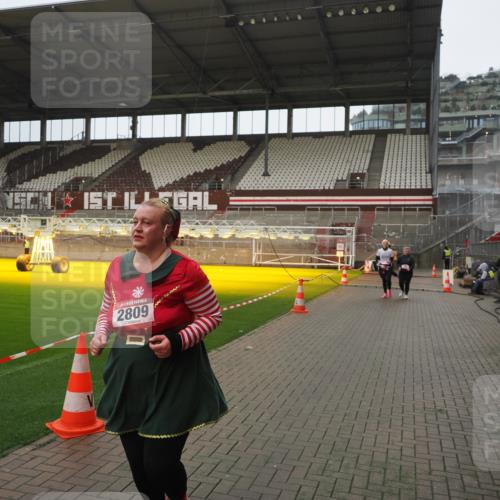 07.12.2025 - St. Pauli X-Mass-Run No. 15 Fabian Wolf http://msf.ph/oto/9419794 07.12.2025 11:34:30 Ziel 704, 782, 1908, 2277, 2280, 2635, 2809, 3387 meine-sportfotos.de