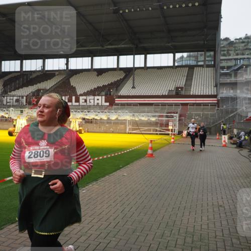 07.12.2025 - St. Pauli X-Mass-Run No. 15 Fabian Wolf http://msf.ph/oto/9419795 07.12.2025 11:34:30 Ziel 704, 782, 1908, 2277, 2280, 2635, 2809, 3387 meine-sportfotos.de
