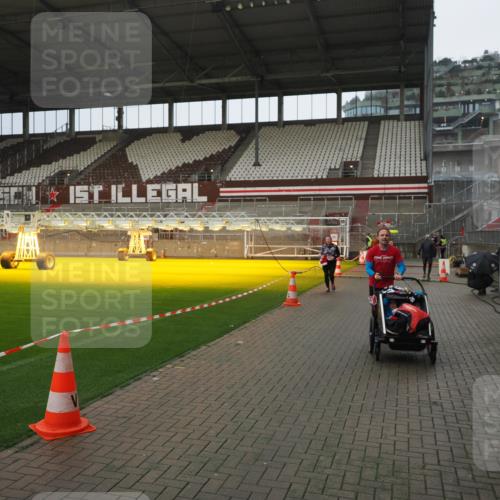 07.12.2025 - St. Pauli X-Mass-Run No. 15 Fabian Wolf http://msf.ph/oto/9419824 07.12.2025 11:35:01 Ziel 316, 2413, 2481, 3005 meine-sportfotos.de