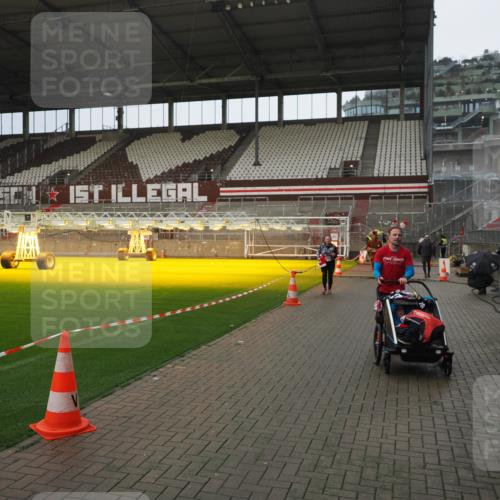 07.12.2025 - St. Pauli X-Mass-Run No. 15 Fabian Wolf http://msf.ph/oto/9419826 07.12.2025 11:35:02 Ziel 316, 2413, 2481, 3005 meine-sportfotos.de