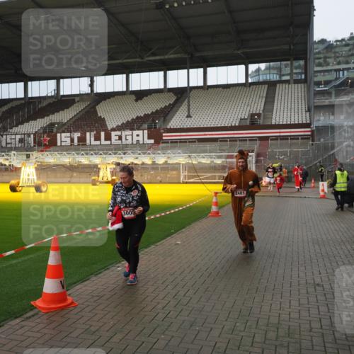 07.12.2025 - St. Pauli X-Mass-Run No. 15 Fabian Wolf http://msf.ph/oto/9419832 07.12.2025 11:35:07 Ziel 316, 2150, 2413, 2481, 3005, 3148, 3149 meine-sportfotos.de