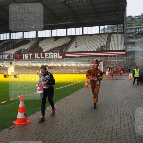 07.12.2025 - St. Pauli X-Mass-Run No. 15 Fabian Wolf http://msf.ph/oto/9419833 07.12.2025 11:35:07 Ziel 316, 2150, 2413, 2481, 3005, 3148, 3149 meine-sportfotos.de