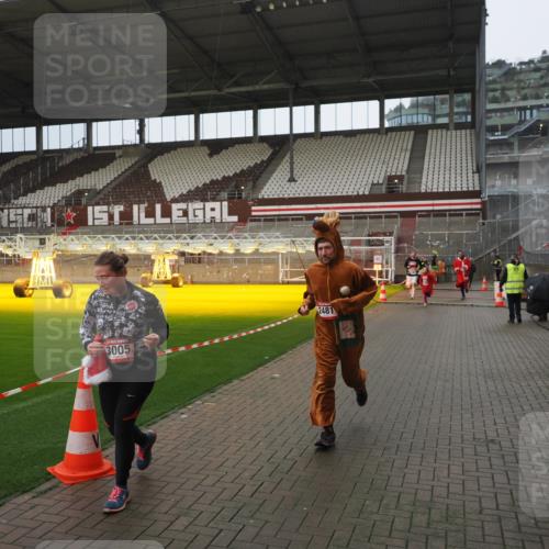 07.12.2025 - St. Pauli X-Mass-Run No. 15 Fabian Wolf http://msf.ph/oto/9419835 07.12.2025 11:35:07 Ziel 316, 2150, 2413, 2481, 3005, 3148, 3149 meine-sportfotos.de