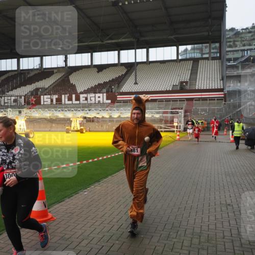 07.12.2025 - St. Pauli X-Mass-Run No. 15 Fabian Wolf http://msf.ph/oto/9419837 07.12.2025 11:35:08 Ziel 316, 2150, 2413, 2481, 3005, 3148, 3149 meine-sportfotos.de