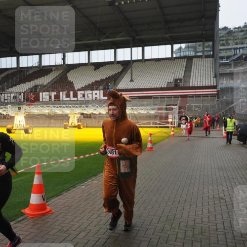 07.12.2025 - St. Pauli X-Mass-Run No. 15 Fabian Wolf http://msf.ph/oto/9419838 07.12.2025 11:35:08 Ziel 316, 2150, 2413, 2481, 3005, 3148, 3149 meine-sportfotos.de