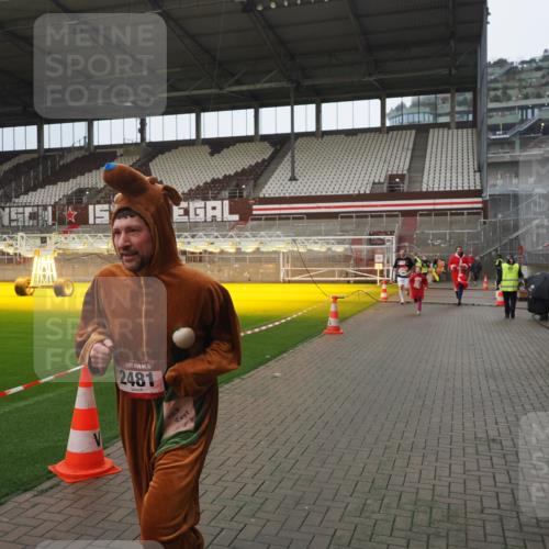 07.12.2025 - St. Pauli X-Mass-Run No. 15 Fabian Wolf http://msf.ph/oto/9419840 07.12.2025 11:35:08 Ziel 316, 2150, 2413, 2481, 3005, 3148, 3149 meine-sportfotos.de